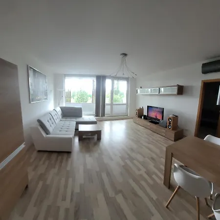 Koloseo 2 Bedrooms - Free Garage Parking, View, 3rd Floor * Bratislava