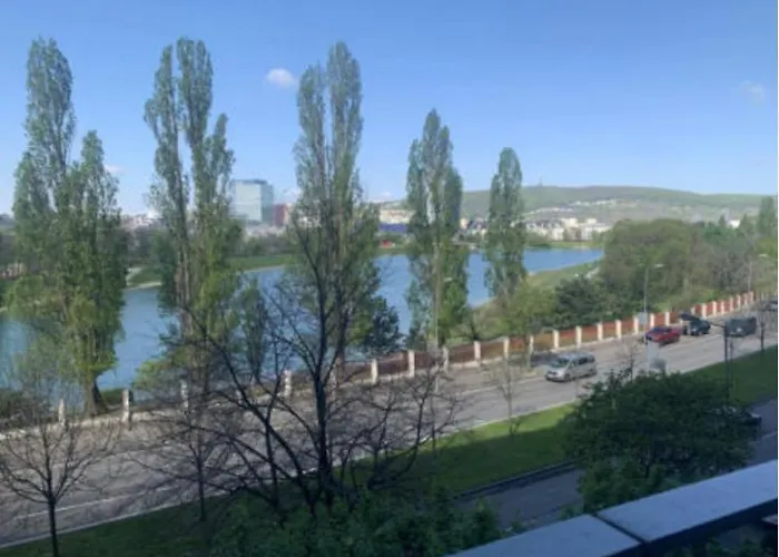 Apartman Koloseo 2 Bedrooms - Free Garage Parking, View, 3rd Floor Pozsony