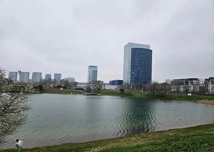 Koloseo 2 Bedrooms - Free Garage Parking, View, 3rd Floor Pozsony