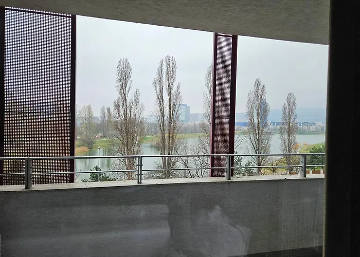 Apartman Koloseo 2 Bedrooms - Free Garage Parking, View, 3rd Floor Pozsony