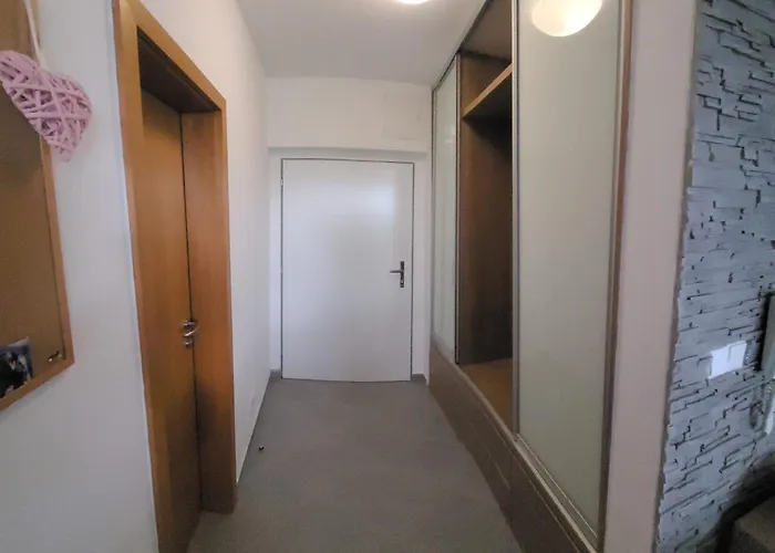 Apartman Koloseo 2 Bedrooms - Free Garage Parking, View, 3rd Floor Pozsony