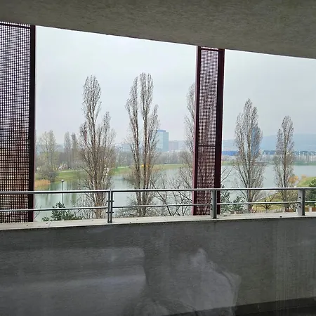 Apartmán Koloseo 2 Bedrooms - Free Garage Parking, View, 3rd Floor Bratislava