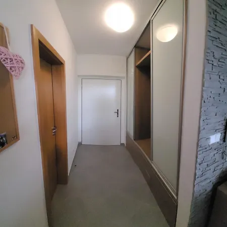 Apartmán Koloseo 2 Bedrooms - Free Garage Parking, View, 3rd Floor Bratislava